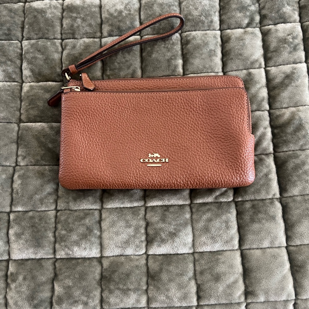 Coach Double Zip Wallet/Wristlet Brown